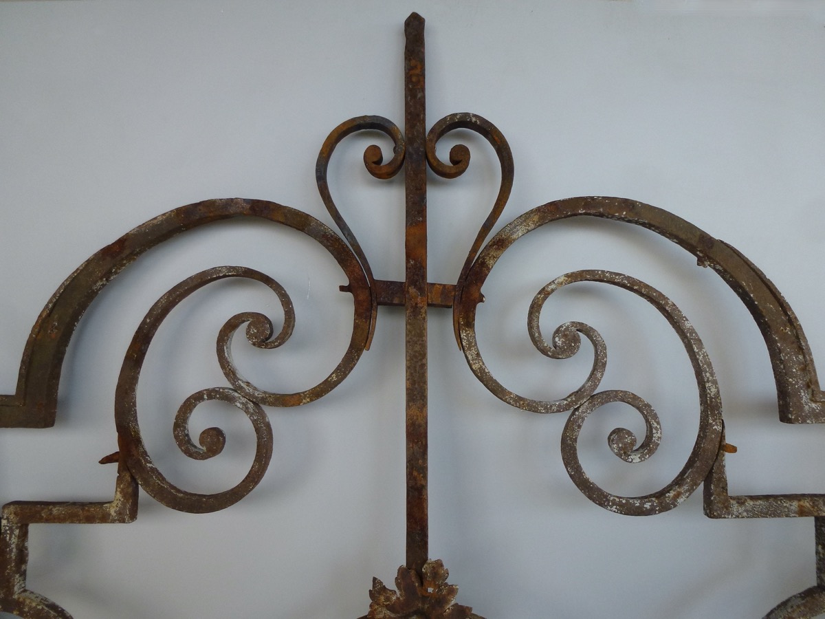 Antique gate pediment  - Wrought iron - Louis XIV - XVII<sup>th</sup> C.