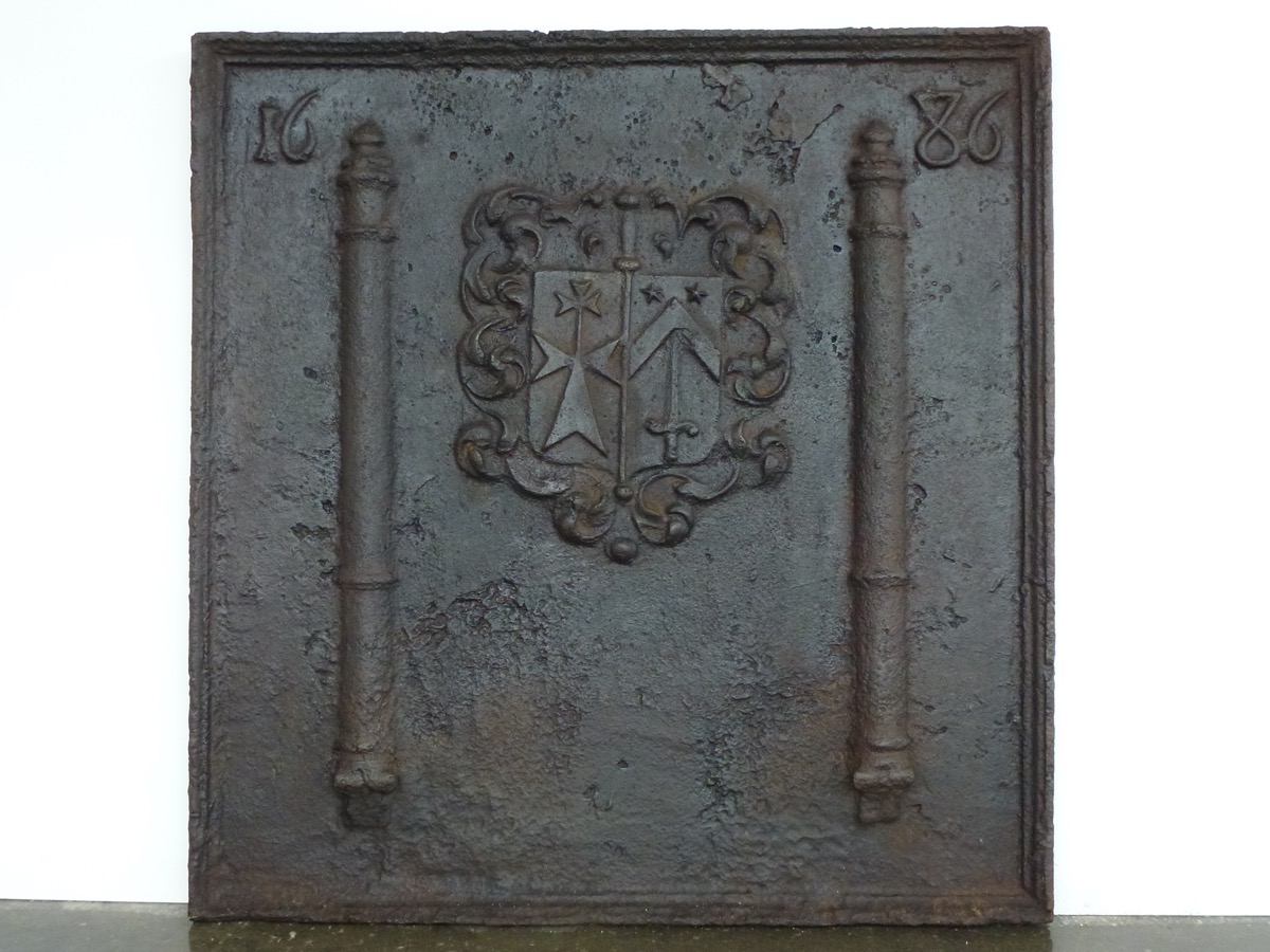 Antique fireback, Cast iron fire-back  - Cast iron - Louis XIV - XVIIth C.