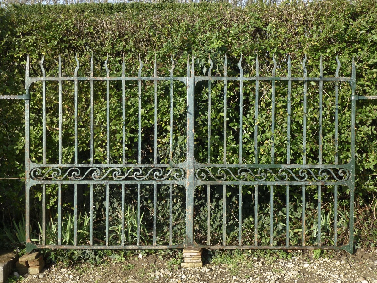 Portail ancien, Piliers en pierre  - Fer forgé - Louis XVI - XVIIIeS.