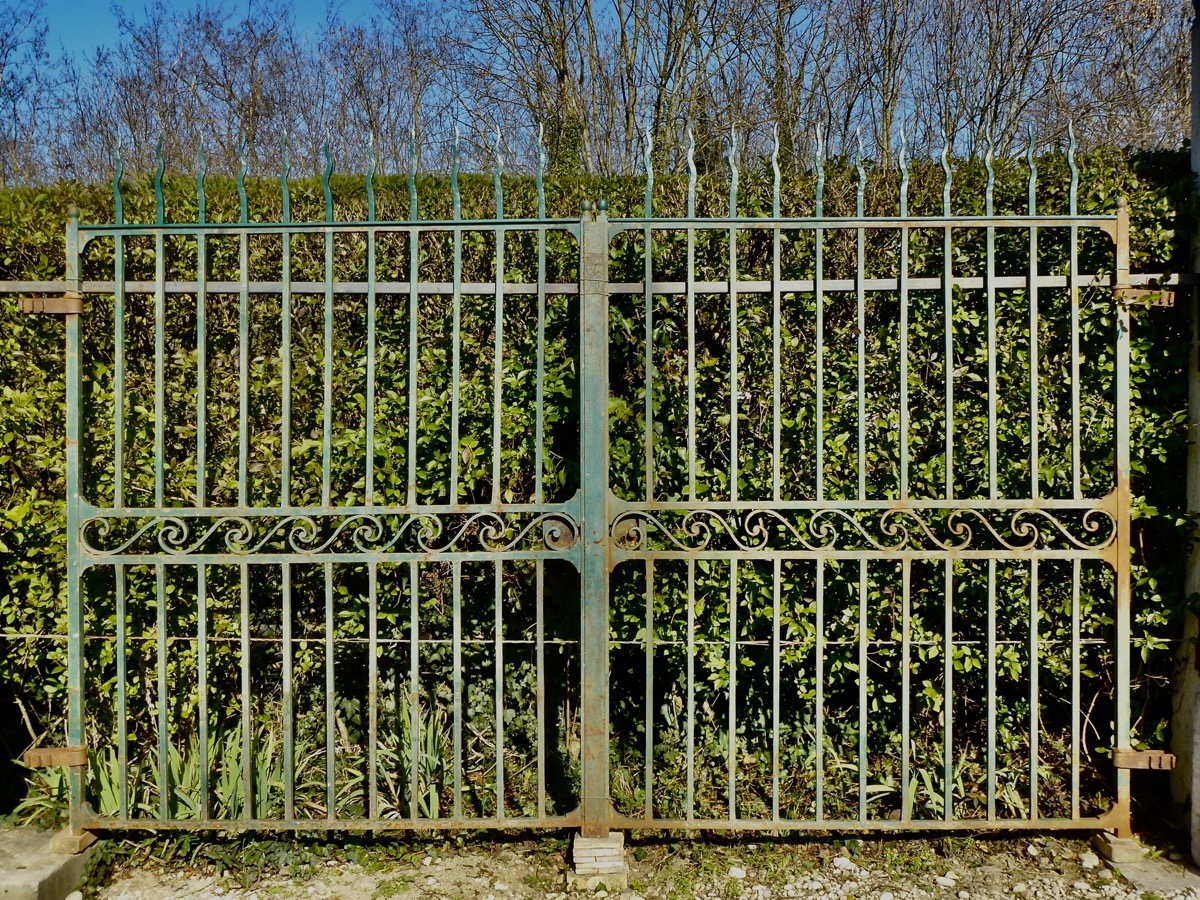 Portail ancien, Piliers en pierre  - Fer forgé - Louis XVI - XIXeS.
