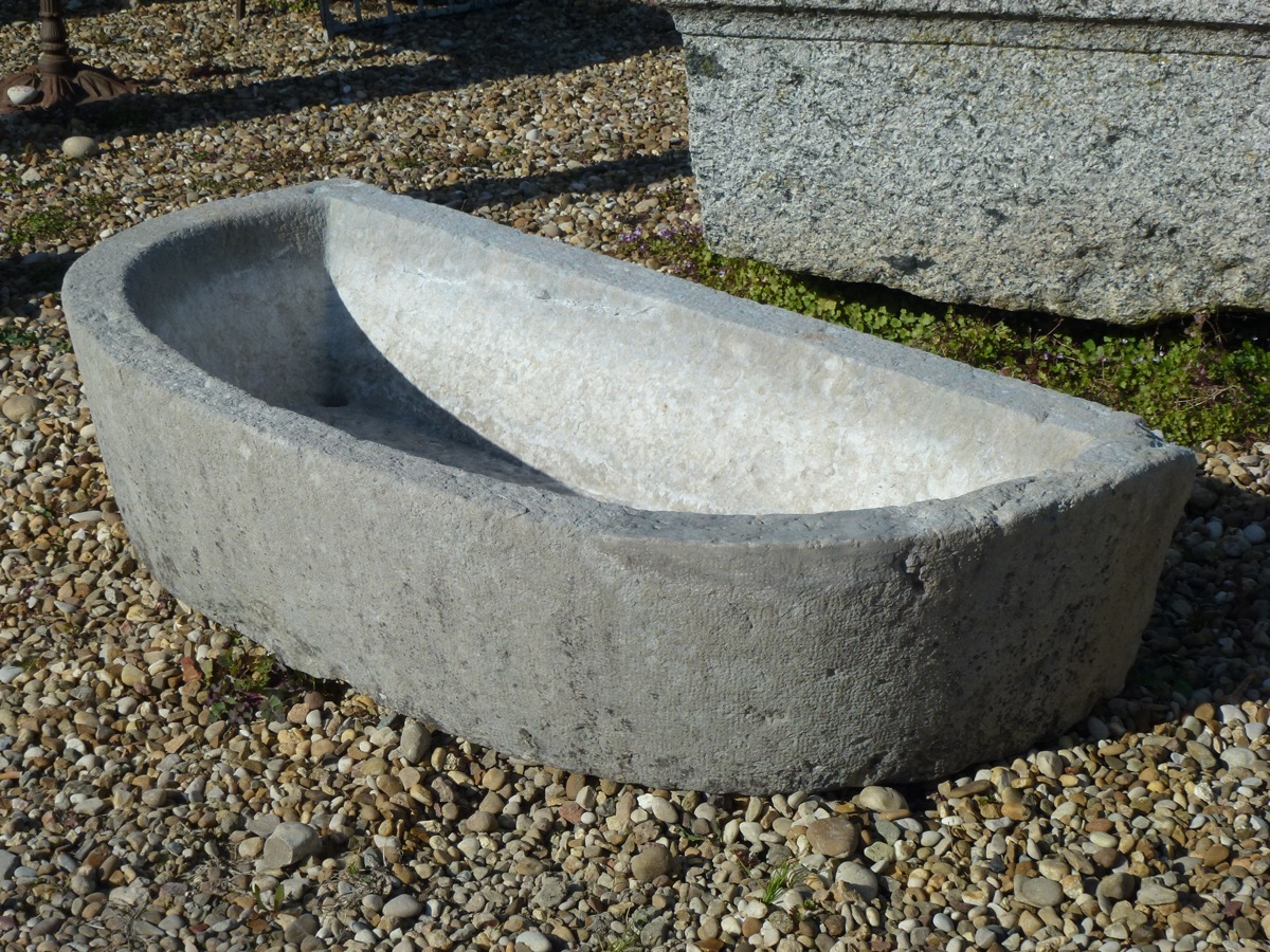 Antique stone fountain  - Stone - Rustic country - XIX<sup>th</sup> C.