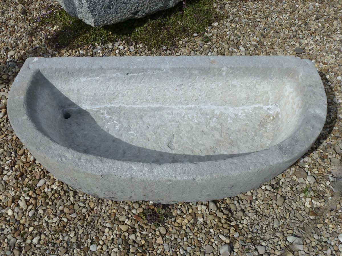 Antique stone fountain  - Stone - Rustic country - XIX<sup>th</sup> C.