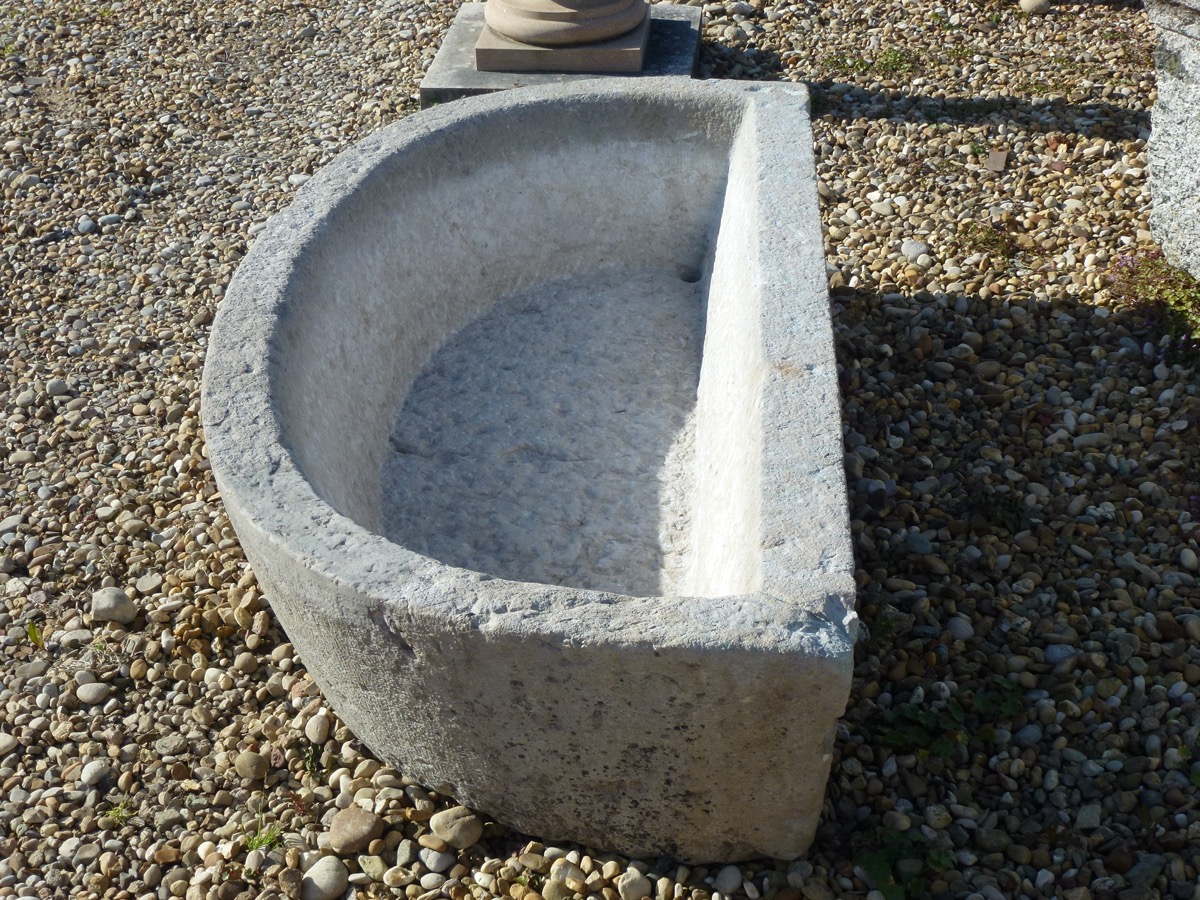 Fontaine en pierre ancienne  - Pierre - Art populaire - XIX<sup>e</sup> S.