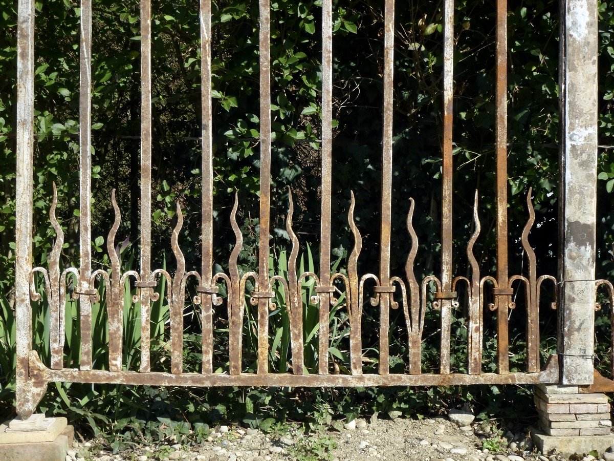 Antique gate, Gatepillar  - Wrought iron - Louis XIV - XVII<sup>th</sup> C.