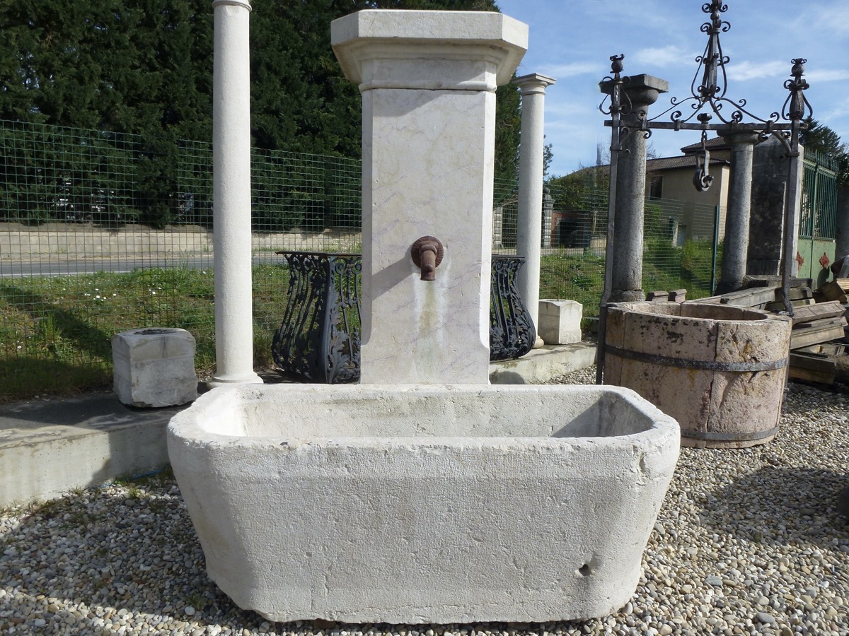 Fontaine en pierre ancienne  - Pierre - Haussmannien - XIX<sup>e</sup> S.