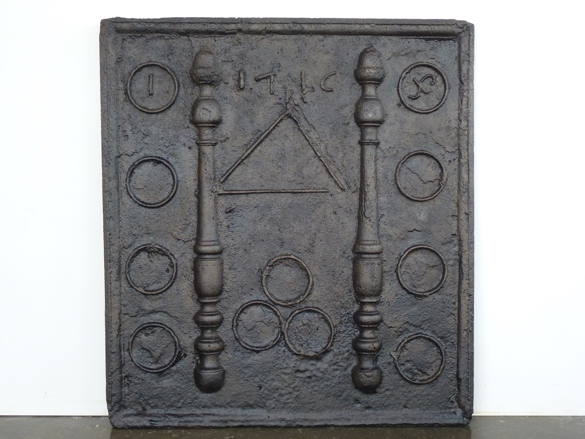 Antique fireback, Cast iron fire-back  - Cast iron - Louis XIV - XVIIIthC.