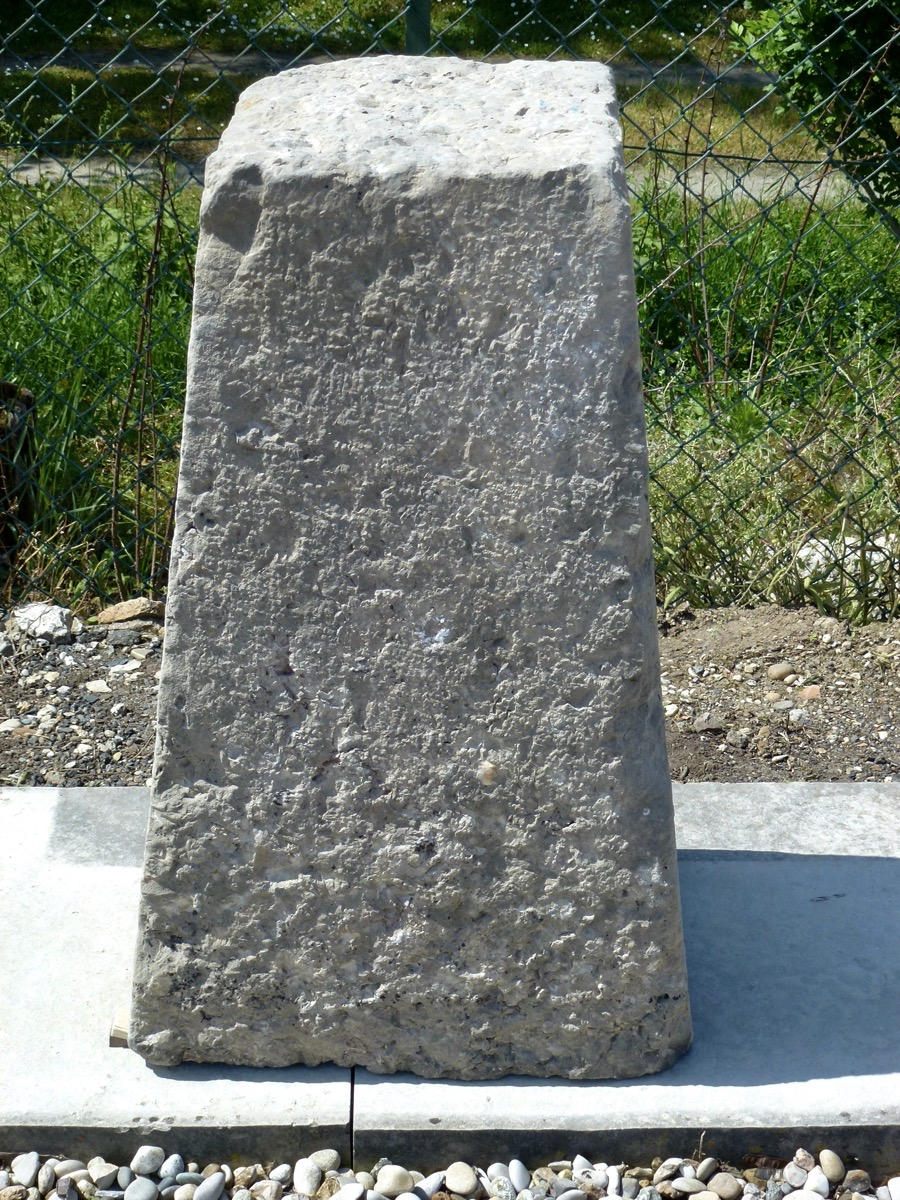Piédestal en pierre, socle ancien  - Pierre - Art populaire - XIXeS.