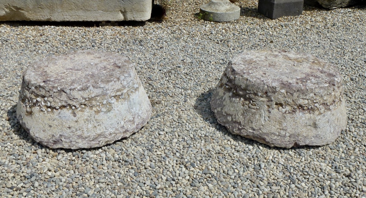 Piédestal en pierre, socle ancien  - Pierre - Art populaire - XVIIe S.