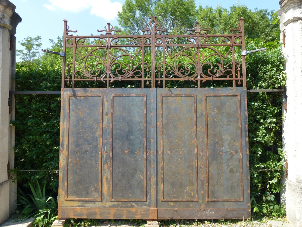 Antique gate, Gatepillar  - Wrought iron - Art nouveau - XXthC.