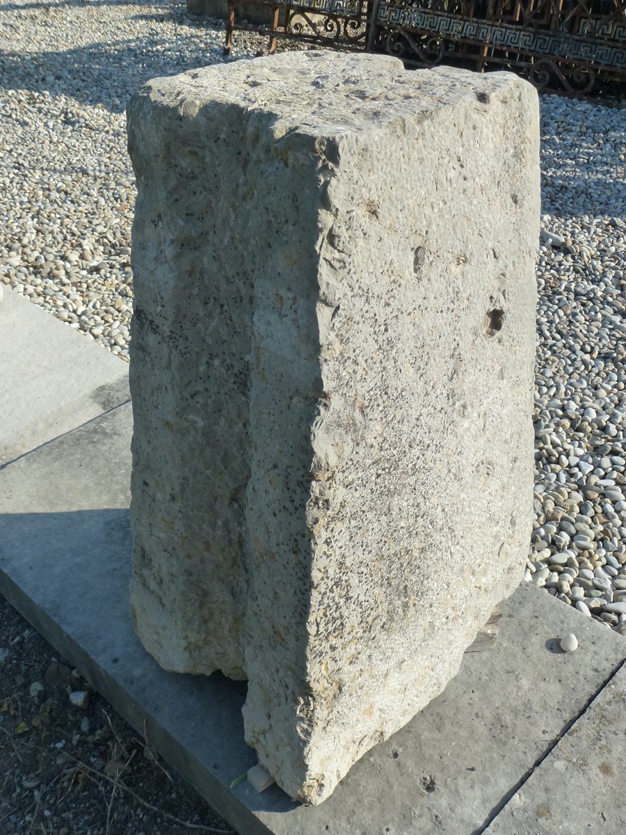Piédestal en pierre, socle ancien  - Pierre - Art populaire - XIX<sup>e</sup> S.