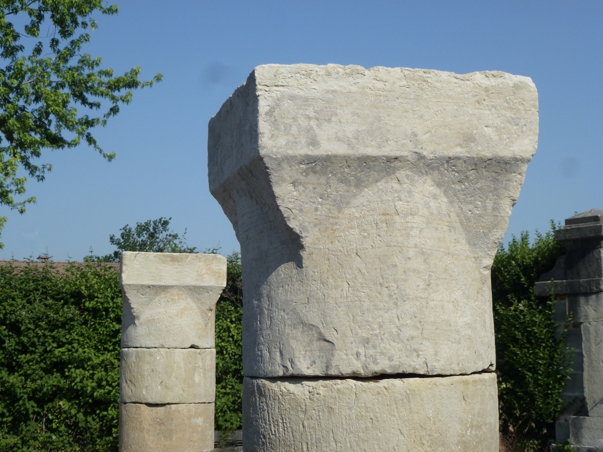 Colonne en pierre, Pilier en pierre  - Pierre - Haute époque - XV<sup>e</sup> S.