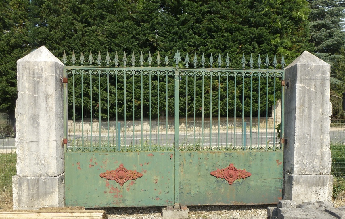 Antique gate, Gatepillar  - Wrought iron, stone  - XIXthC.