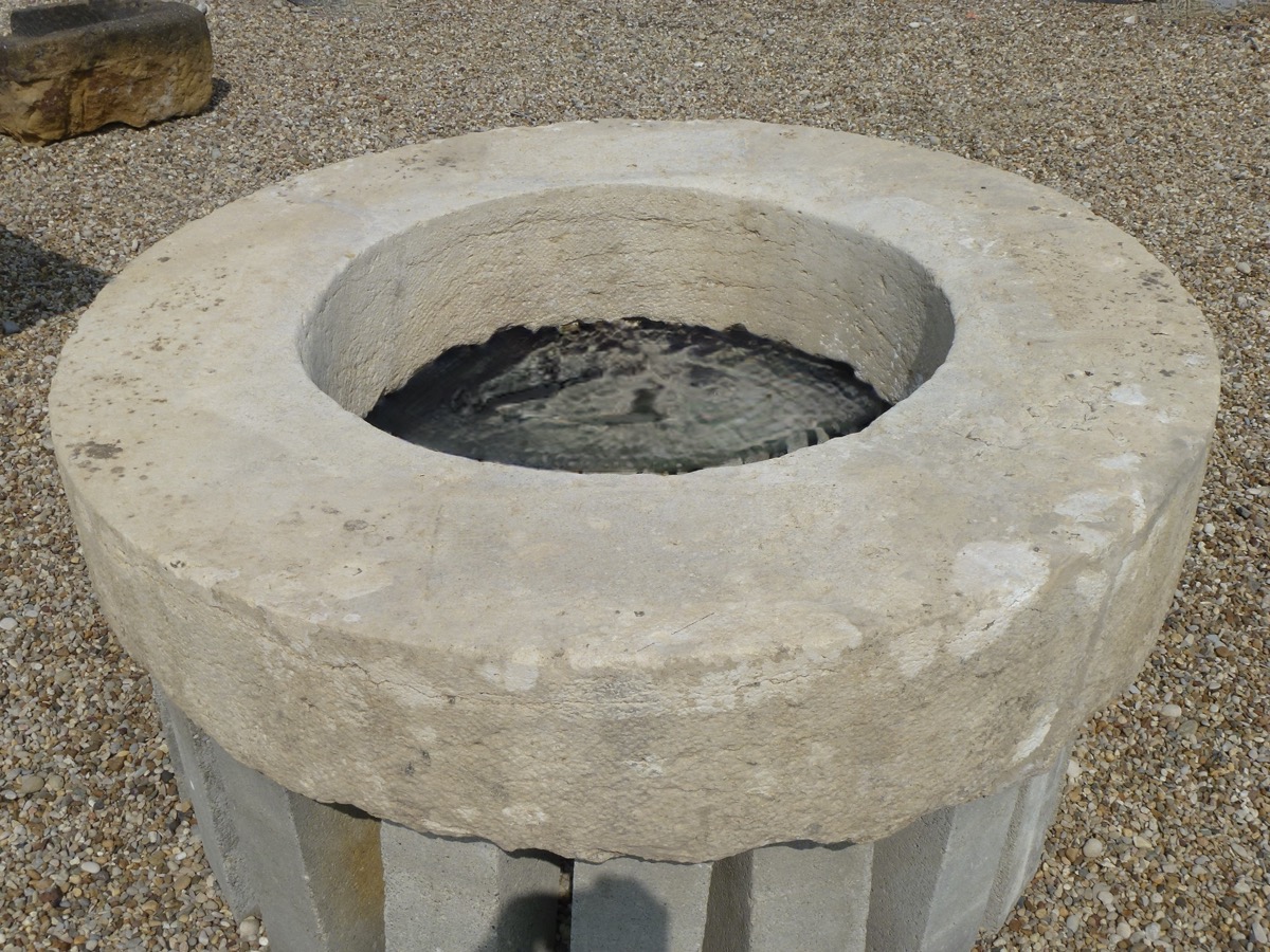 Puits en pierre, Margelle de puits  - Pierre - Art populaire - XIXe S.