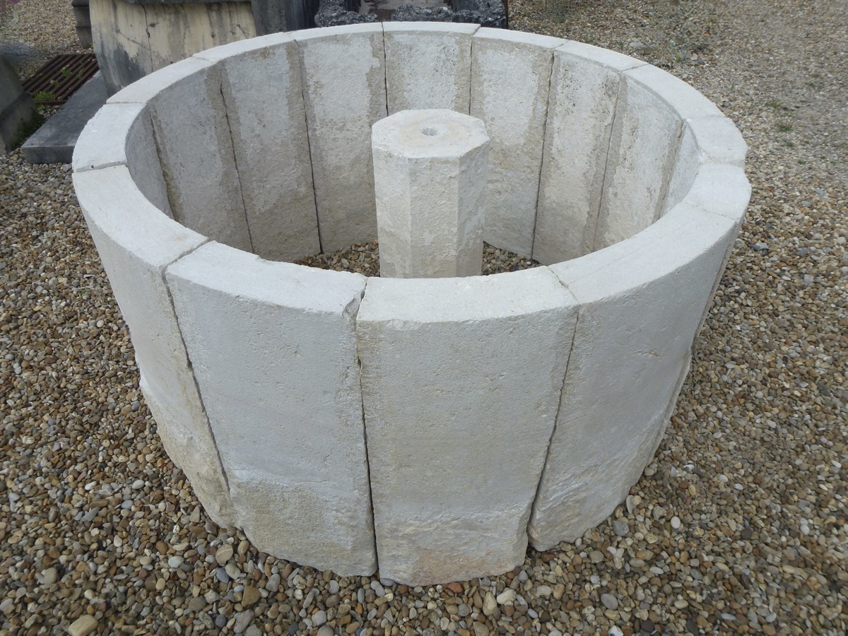Fontaine en pierre ancienne  - Pierre  - XIXe S.