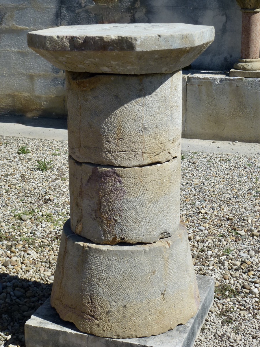 Piédestal en pierre, socle ancien  - Pierre - Louis XIV - XVII<sup>e</sup> S.