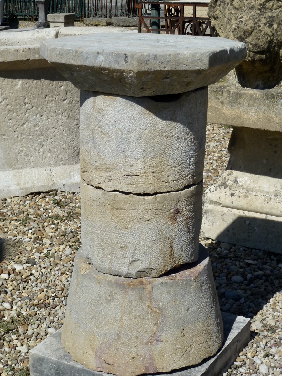 Piédestal en pierre, socle ancien  - Pierre - Louis XIV - XVII<sup>e</sup> S.