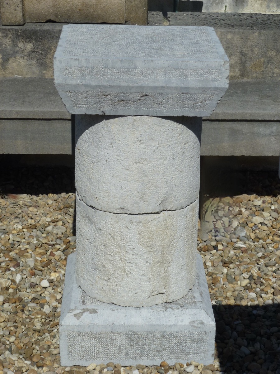 Piédestal en pierre, socle ancien  - Pierre - Haute époque