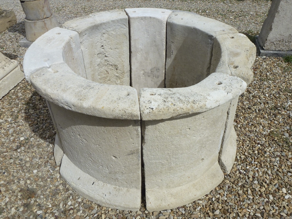 Puits en pierre, Margelle de puits  - Pierre - Louis XIII - XVII<sup>e</sup> S.