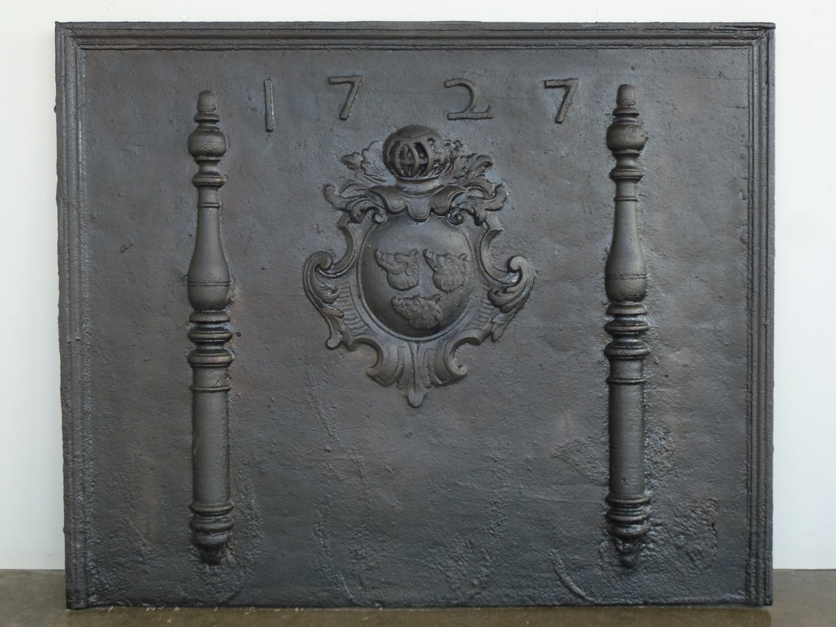 Antique fireback, Cast iron fire-back  - Cast iron - Louis XV - XVIIIth C.