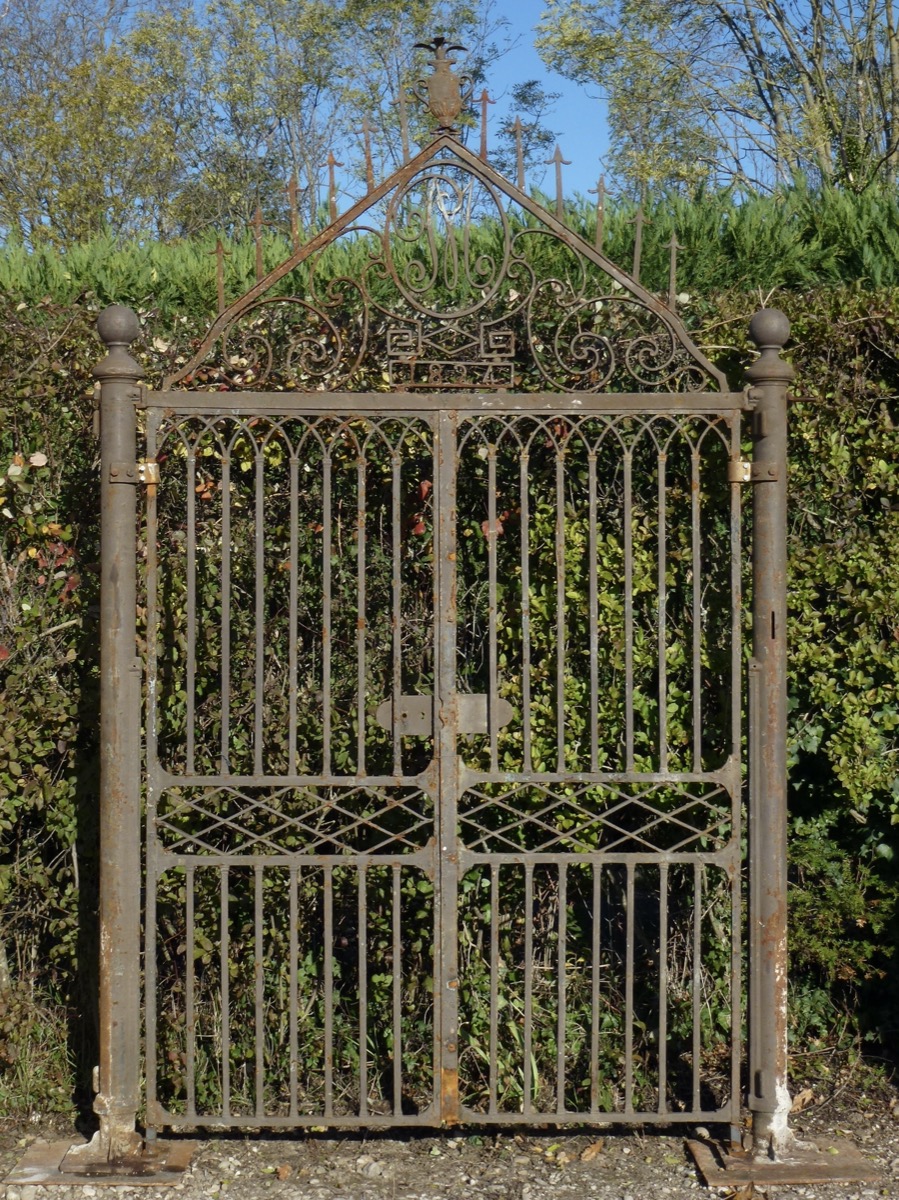 Portail ancien, Piliers en pierre  - Fer forgé - Charles X - XIXe S.