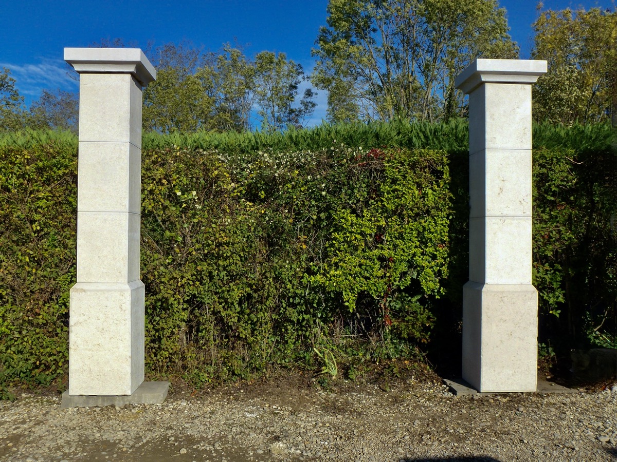 Antique gate, Gatepillar  - Stone - Louis XIV - XXthC.