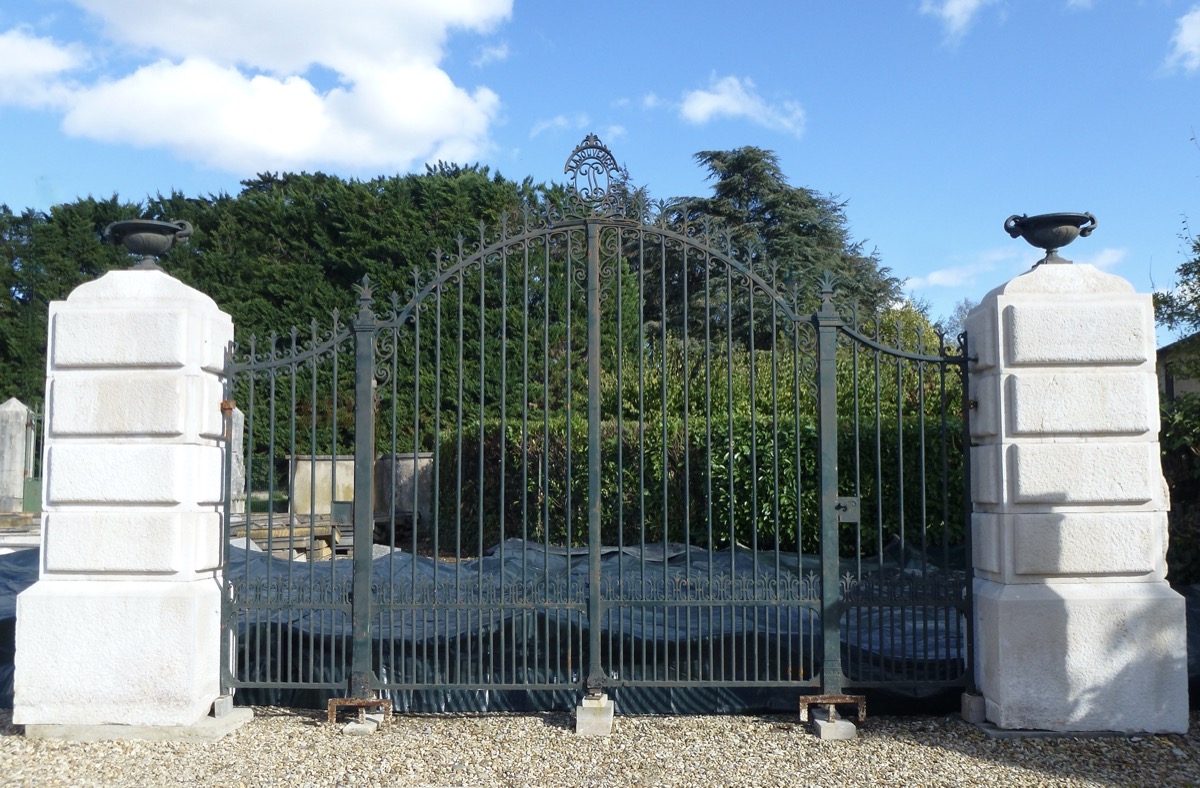 Antique gate, Gatepillar  - Wrought iron, stone - Napoléon III - XIXthC.