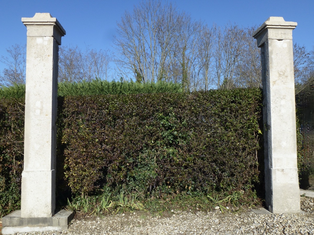 Antique gate, Gatepillar  - Stone - Restauration - XIXth C.