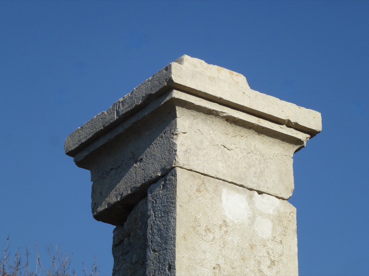 Portail ancien, Piliers en pierre  - Pierre - Restauration - XIX<sup>e</sup> S.
