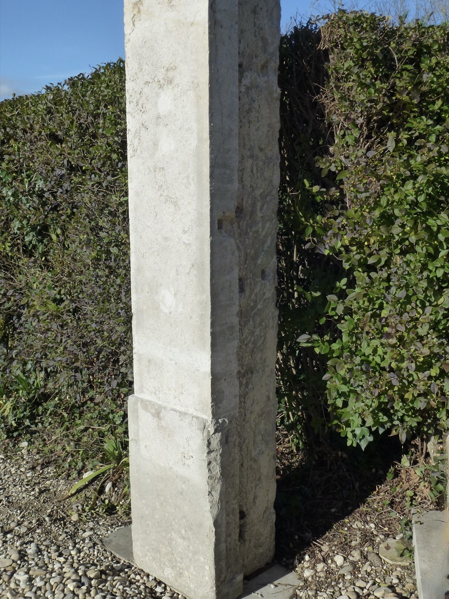 Portail ancien, Piliers en pierre  - Pierre - Restauration - XIX<sup>e</sup> S.