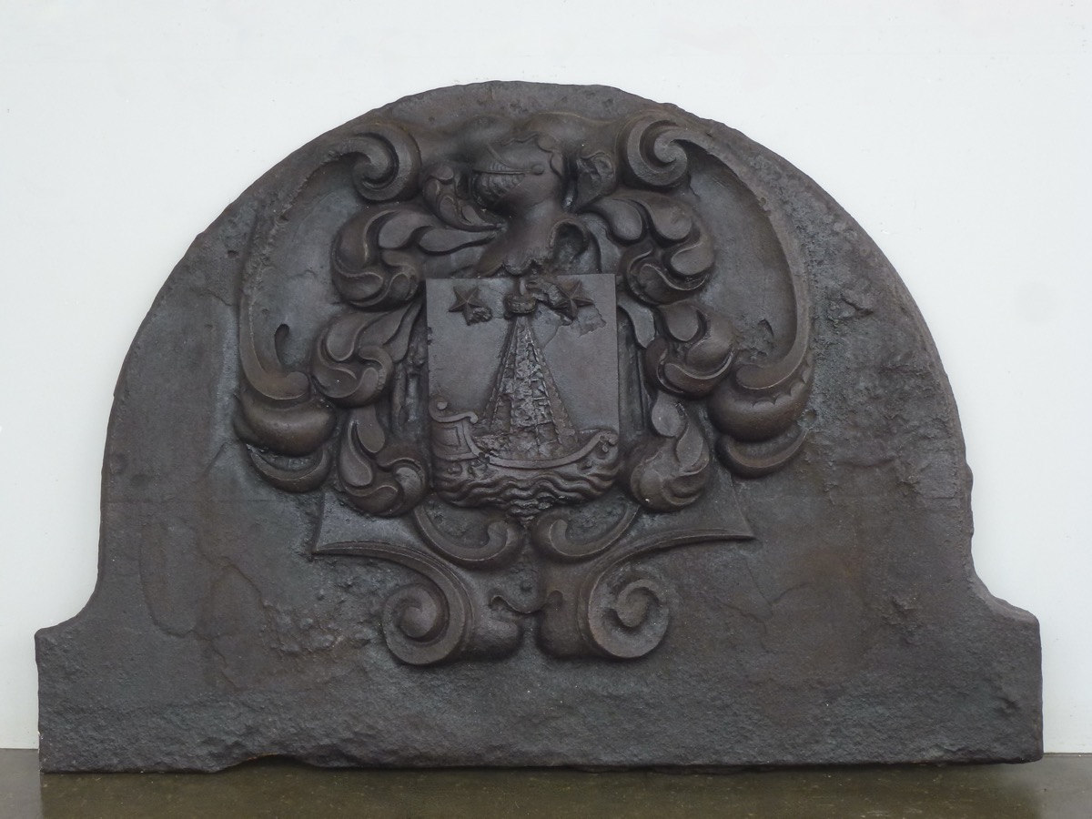 Antique fireback, Cast iron fire-back  - Cast iron - Louis XIV - XVIIth C.