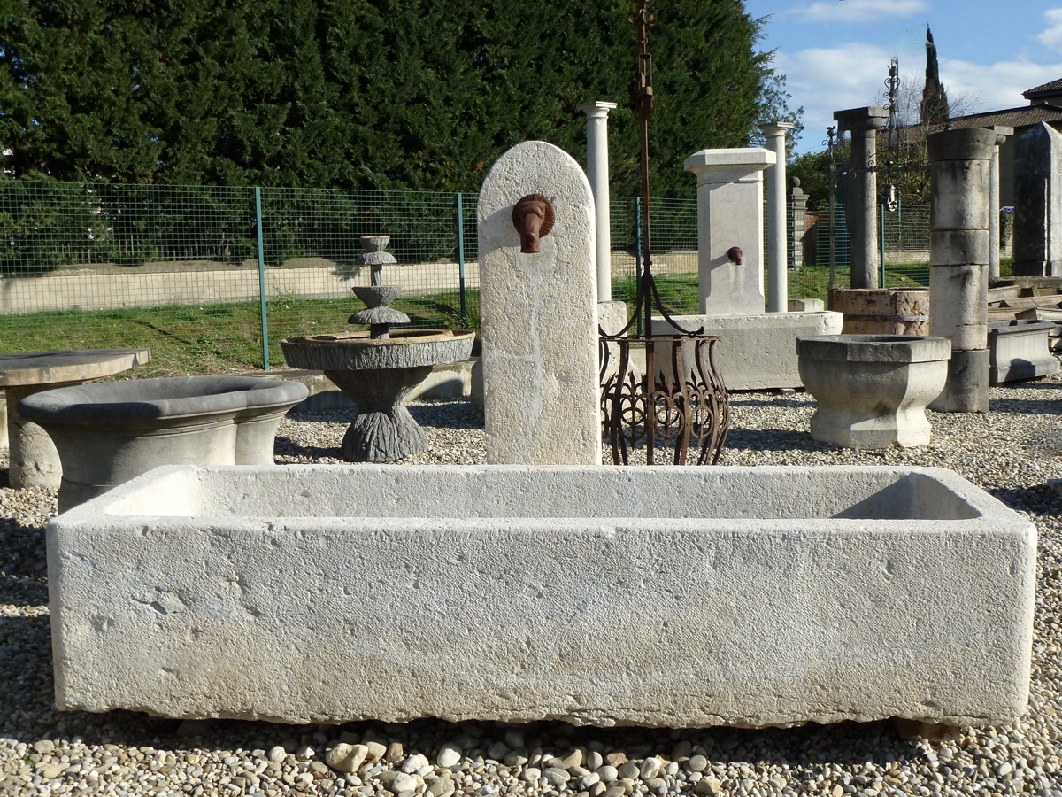 Fontaine en pierre ancienne  - Pierre - Art populaire - XIXeS.