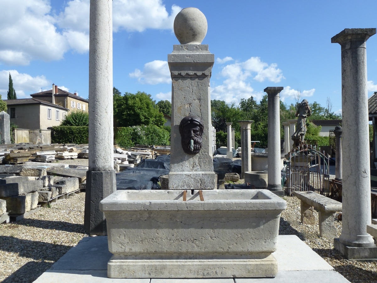 Fontaine en pierre ancienne  - Pierre - Haussmannien - XIXeS.
