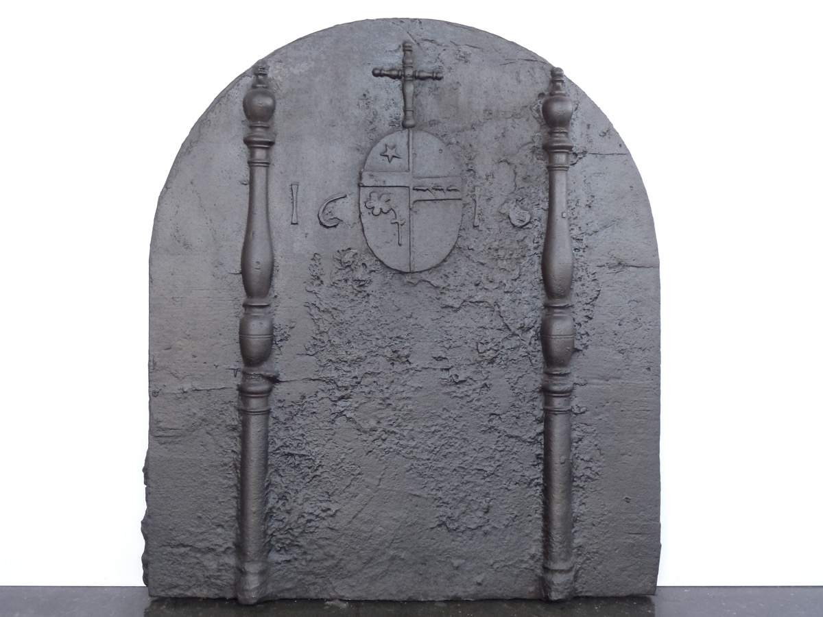 Antique fireback, Cast iron fire-back  - Cast iron - Louis XIII - XVIIthC.