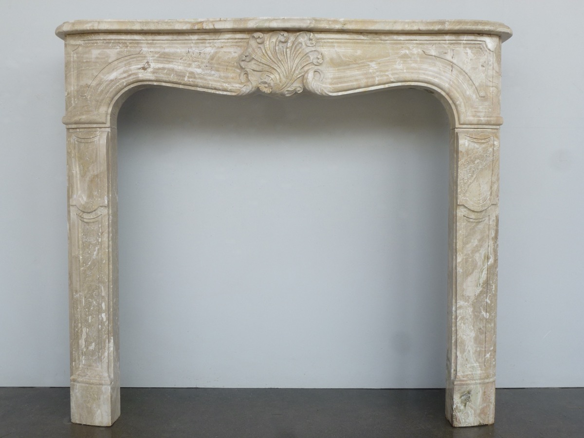Cheminée ancienne  - Marbre - Louis XV - XXeS.