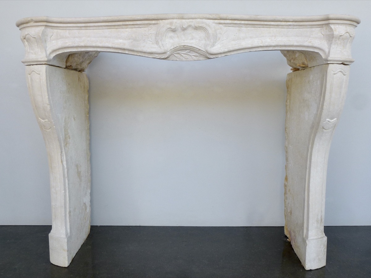 Cheminée ancienne  - Pierre - Louis XV - XVIIIeS.