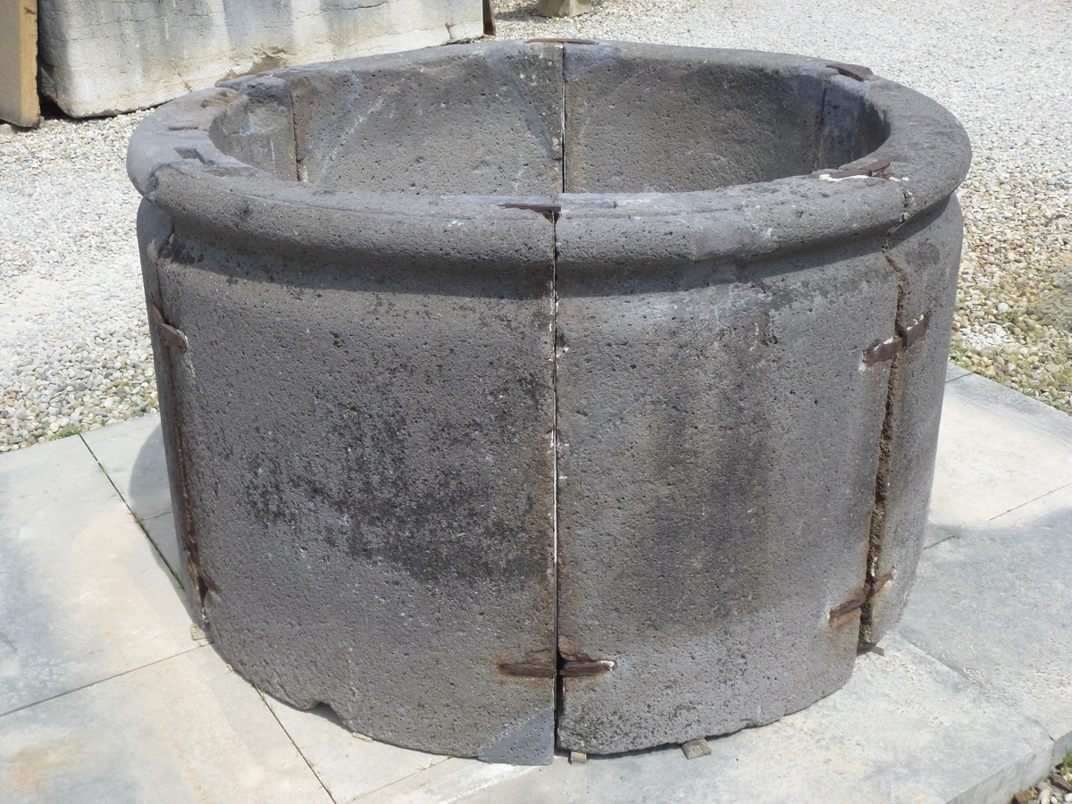 Antique well, Edge well  - Stone - Louis XVI - XVIIIthC.