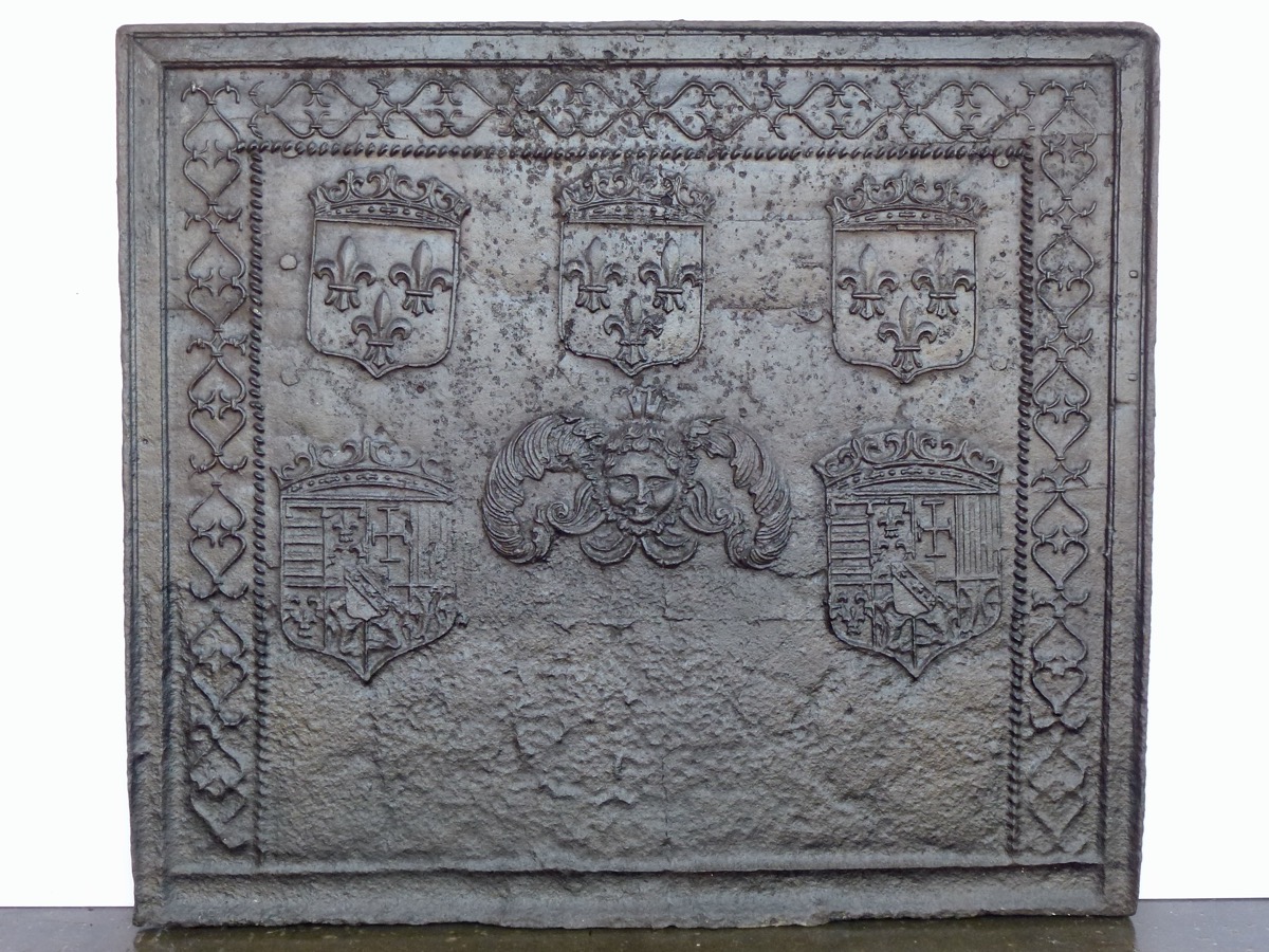 Plaque de cheminée aux armes de France et de Lorraine - XVIe S.