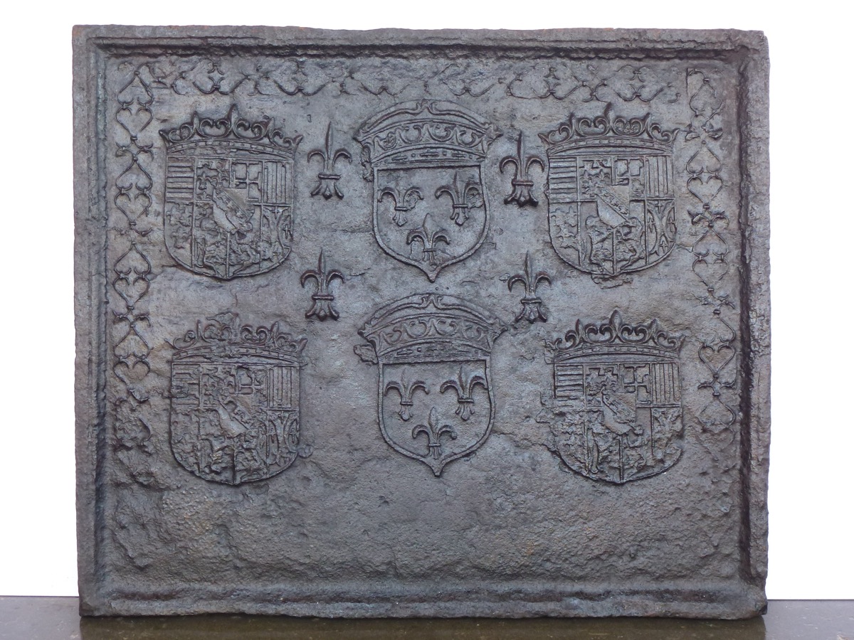 Plaque de cheminée aux armes de France et de Lorraine - XVIe S.