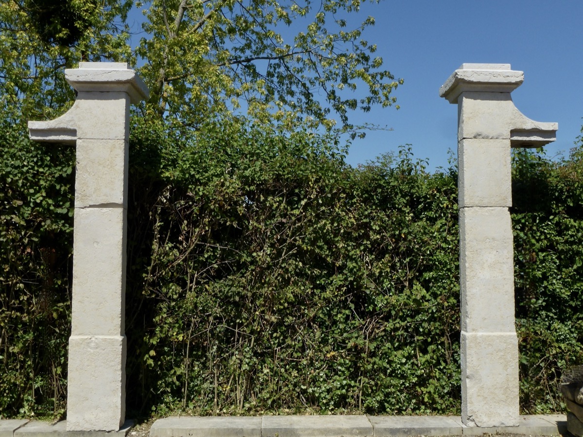 Antique gate, Gatepillar  - Stone - Restauration - XIXthC.
