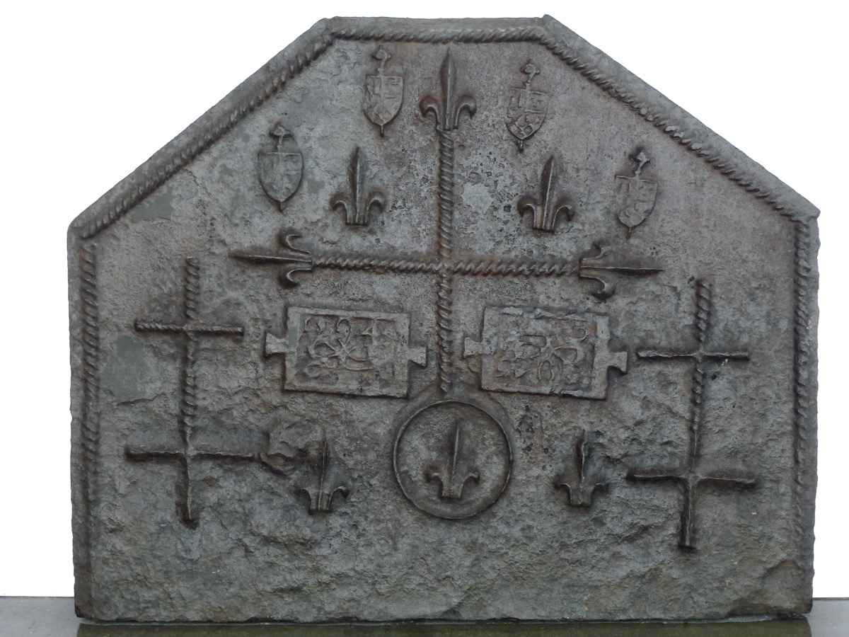 Plaque de cheminée au globe crucigère fleurdelisé, Lorraine, 1544 - XVIè S.