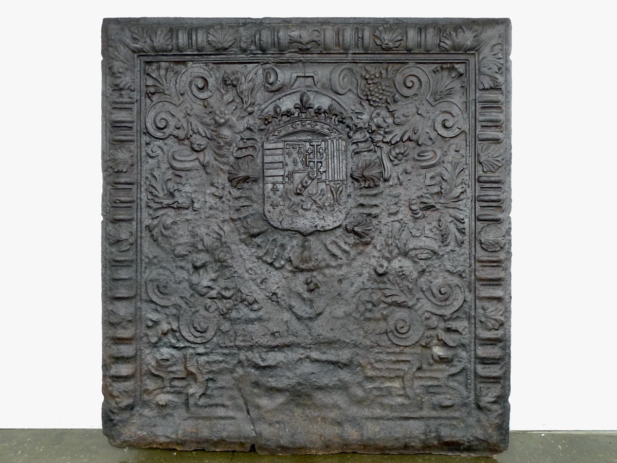 Rare Plaque de cheminée aux armes de Charles III de Lorraine, 1570 - XVIè S.