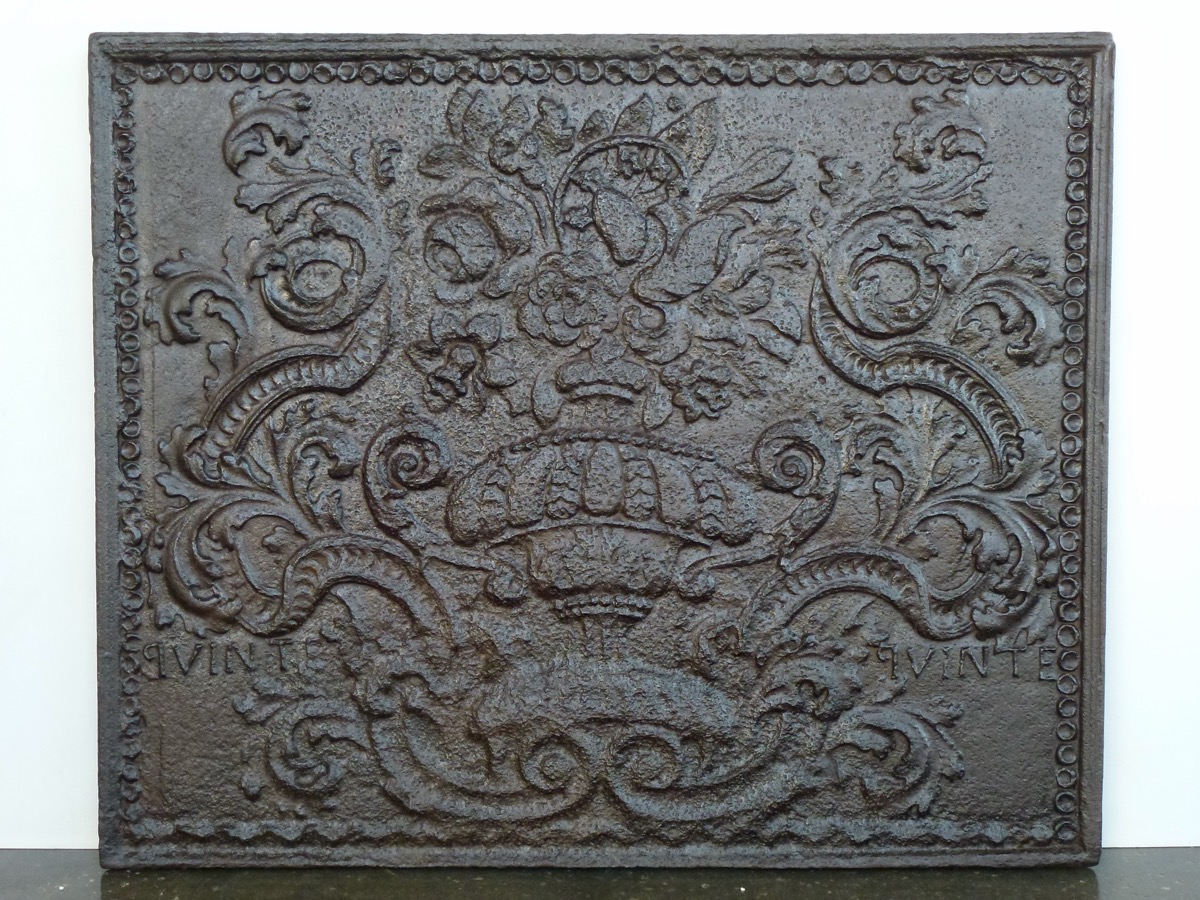 Antique fireback, Cast iron fire-back  - Cast iron - Louis XV - XVIIIthC.