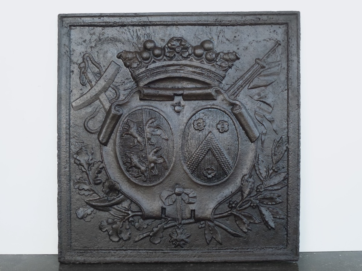 Antique fireback, Cast iron fire-back  - Cast iron - Louis XVI - XVIIIthC.