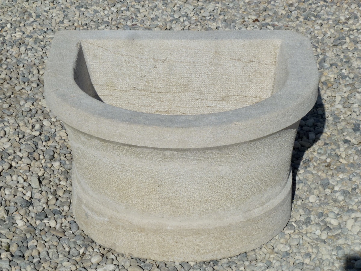 Fontaine en pierre ancienne  - Pierre - Restauration - XIXeS.