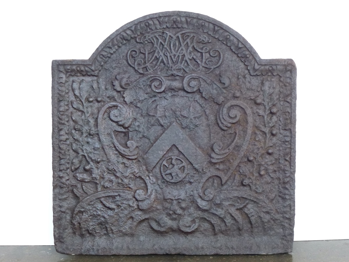 Plaque de cheminée aux armes de la famille Le Charron - XVIIIème S.