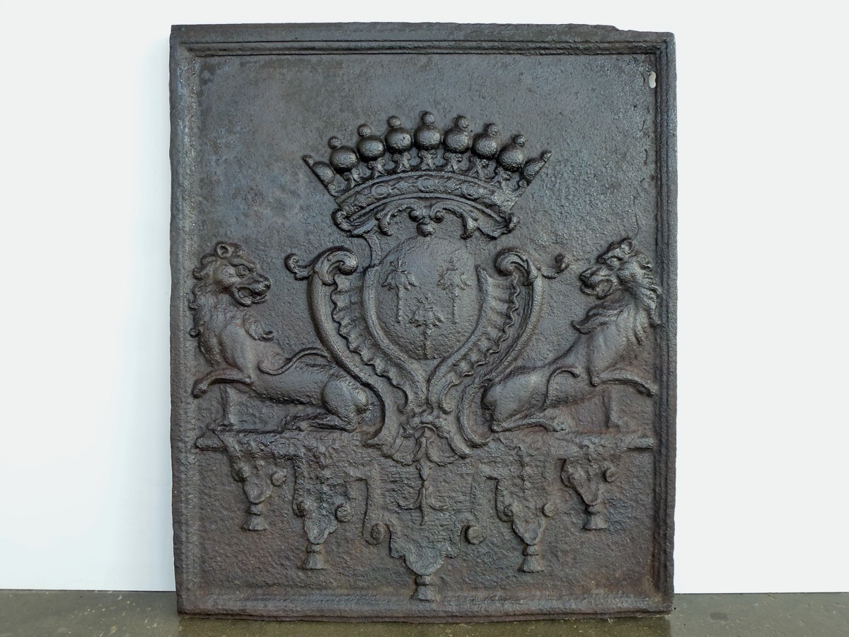 Plaque de cheminée aux armes de la famille de Grassin - XVIIIe S.