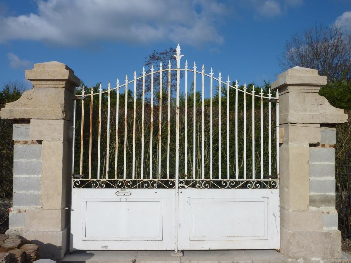 Antique gate, Gatepillar  - Stone - Napoléon III - XIXthC.