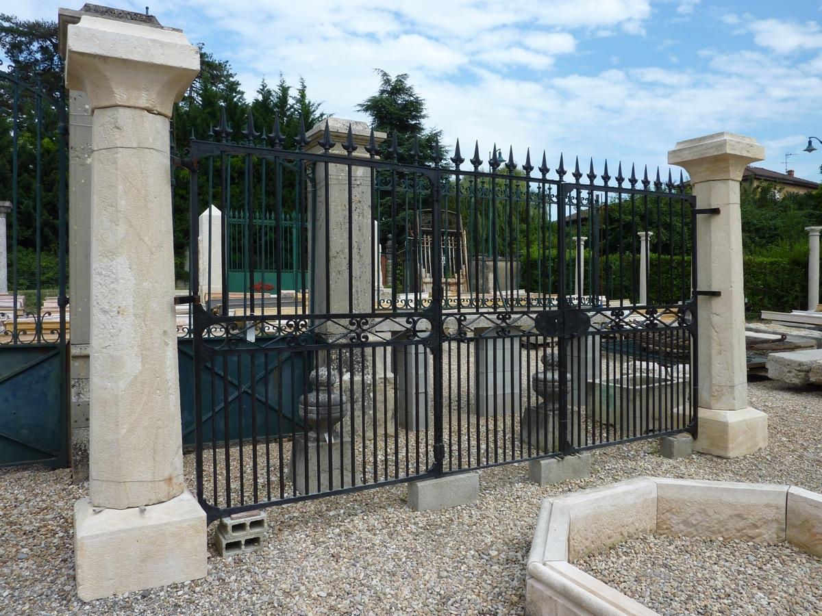 Colonne en pierre, Pilier en pierre  - Pierre - Directoire - XVIIIe S.