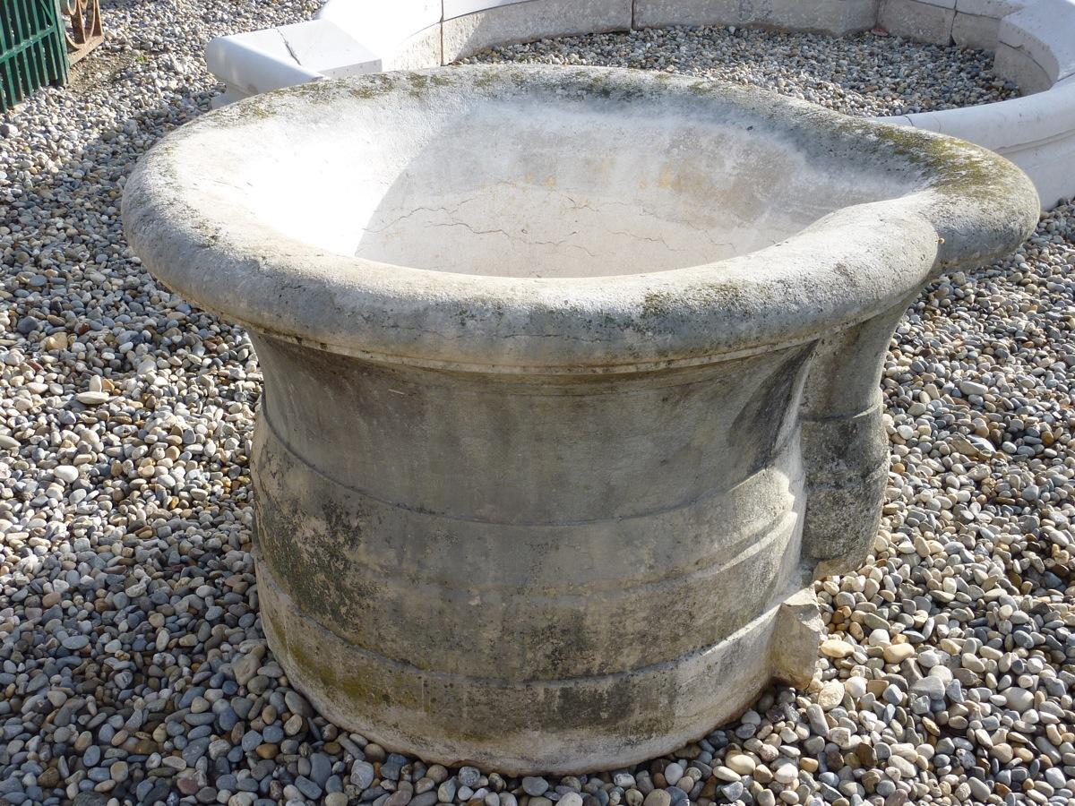 Fontaine en pierre ancienne  - Pierre - Haussmannien - XIXe S.