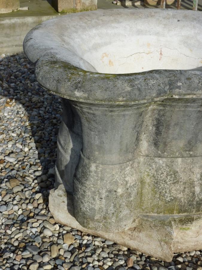Fontaine en pierre ancienne  - Pierre - Haussmannien - XIX<sup>e</sup> S.